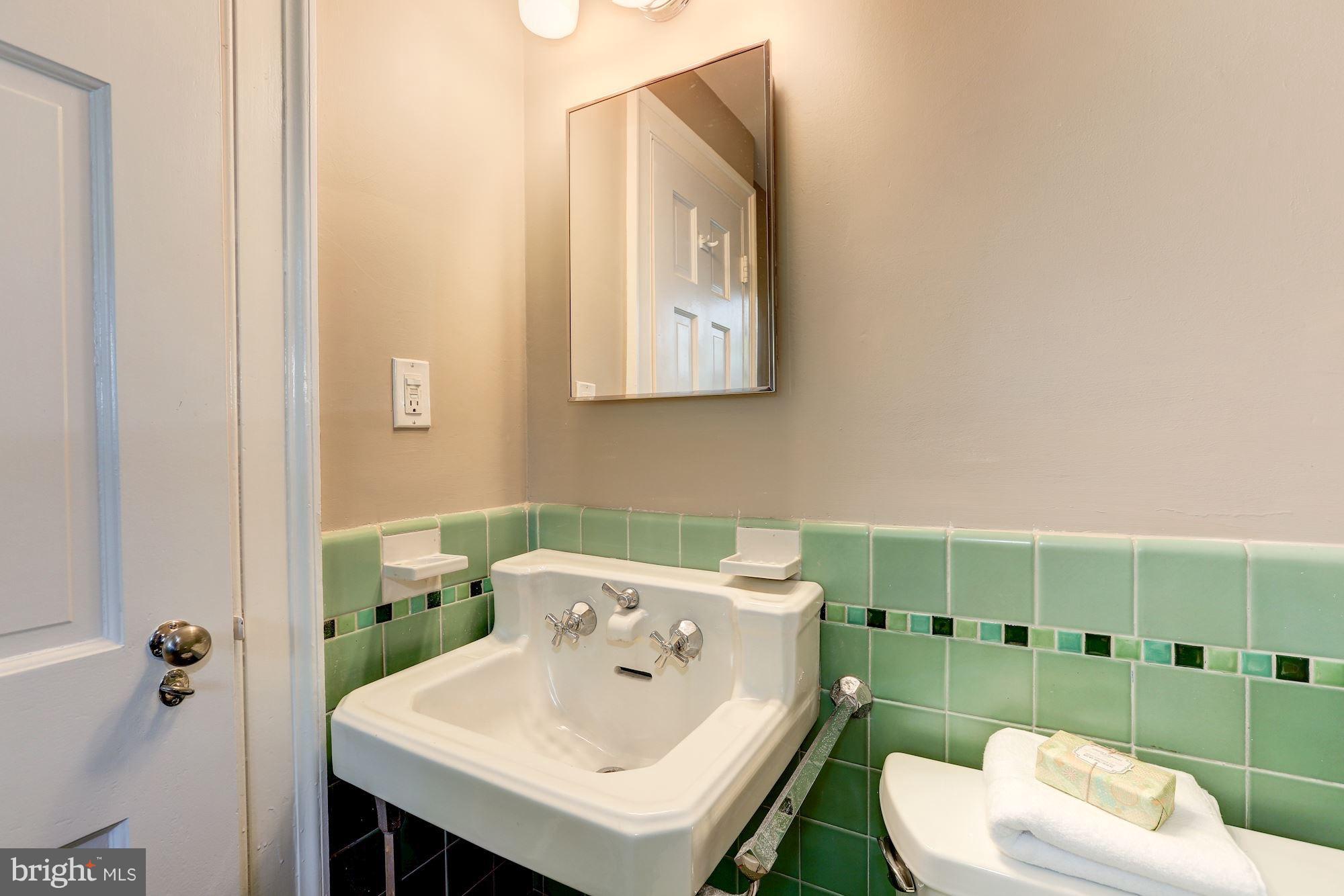 4812 Jamestown Road Bethesda, MD 20816 - Photo 20 of 28 Upper Level Bath