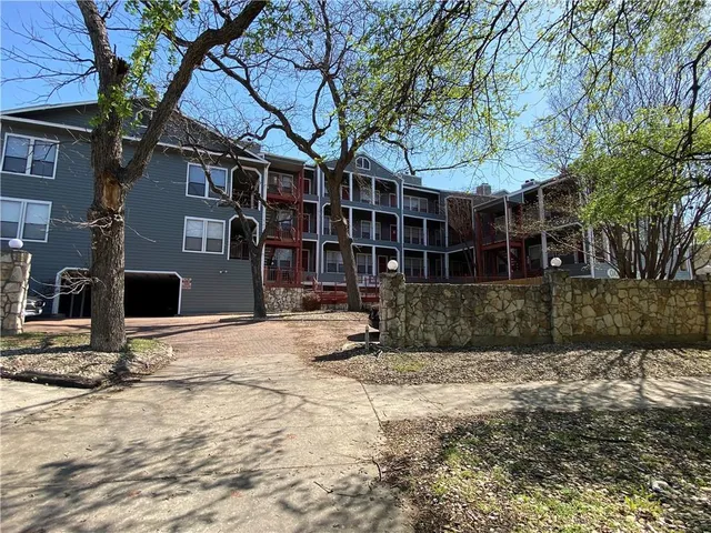 $1,695 | 2901 San Jacinto Boulevard, Unit 305, Austin, TX 78705