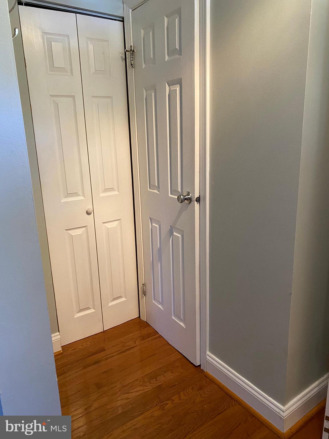 1666 Barnstead Drive Reston, VA 20194 - Photo 4 of 51 Half bath off foyer
