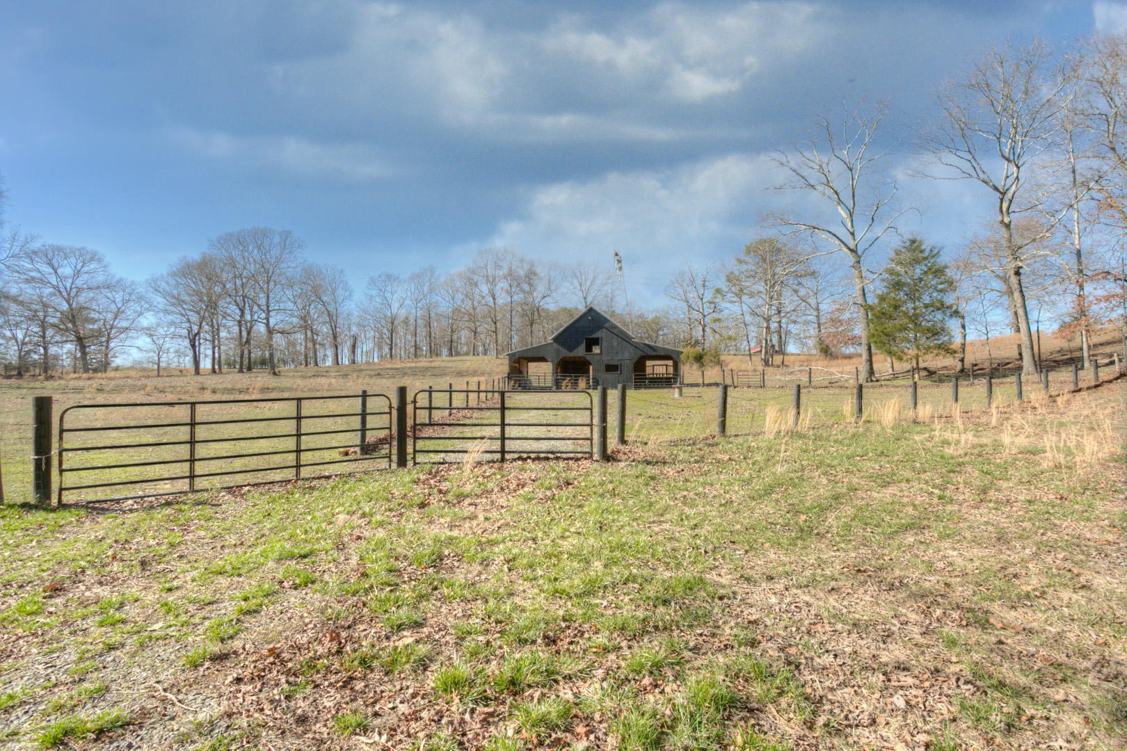 7007 B K Ranch Road Georgetown, TN 37336 - Photo 2 of 43 Barn