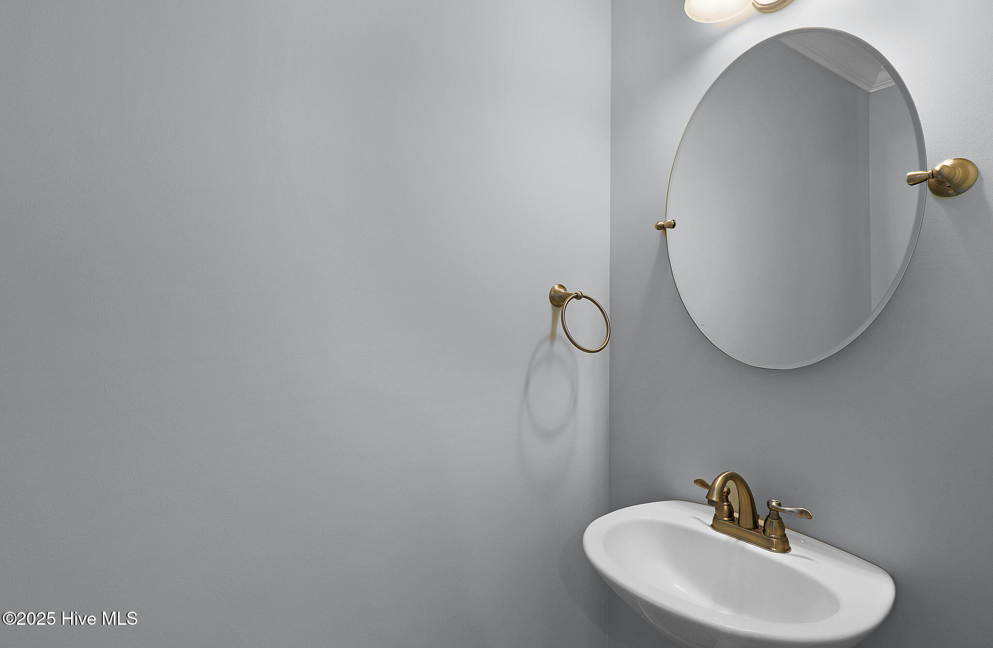 615 Broad Street, Unit B Beaufort, NC 28516 - Photo 12 of 29 Half Bathroom