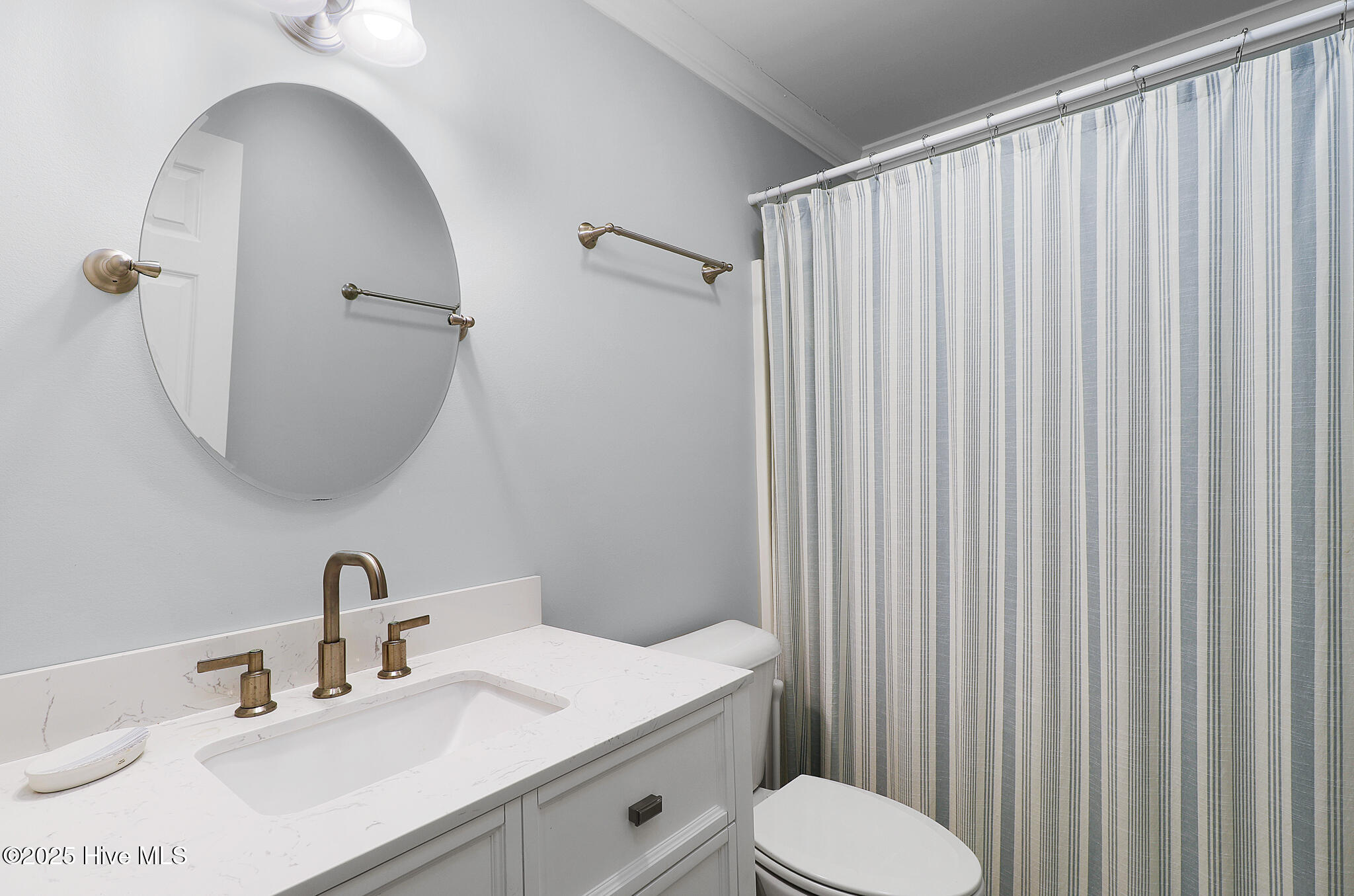 615 Broad Street, Unit B Beaufort, NC 28516 - Photo 18 of 29 Bathroom 2