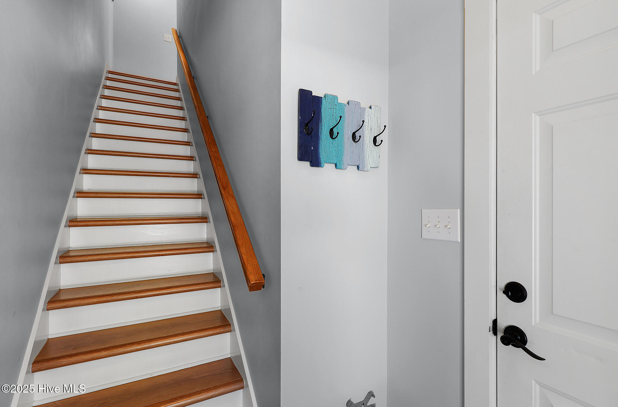 615 Broad Street, Unit B Beaufort, NC 28516 - Photo 19 of 29 Staircase to Main Living