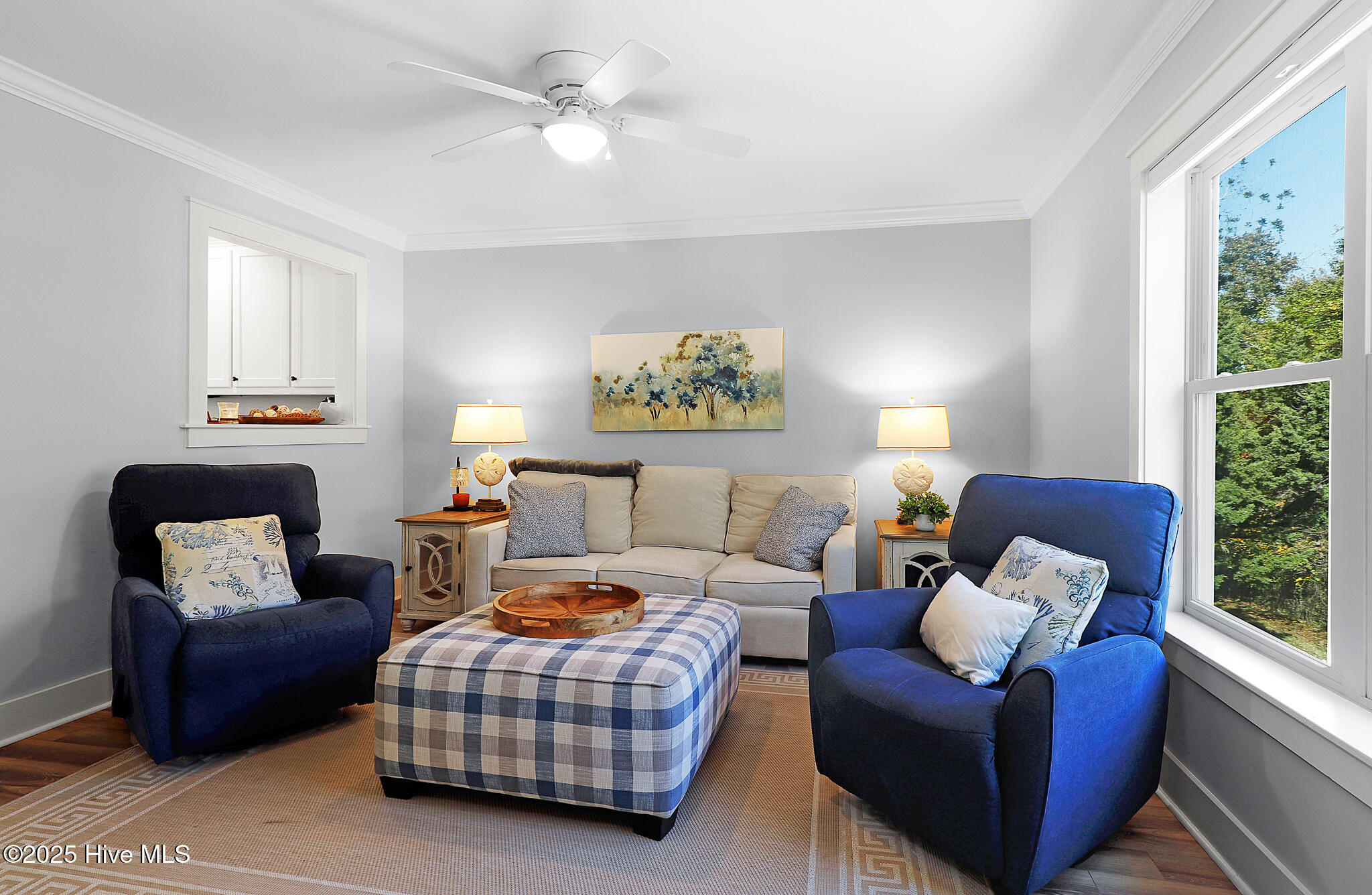 615 Broad Street, Unit B Beaufort, NC 28516 - Photo 2 of 29 Living Room