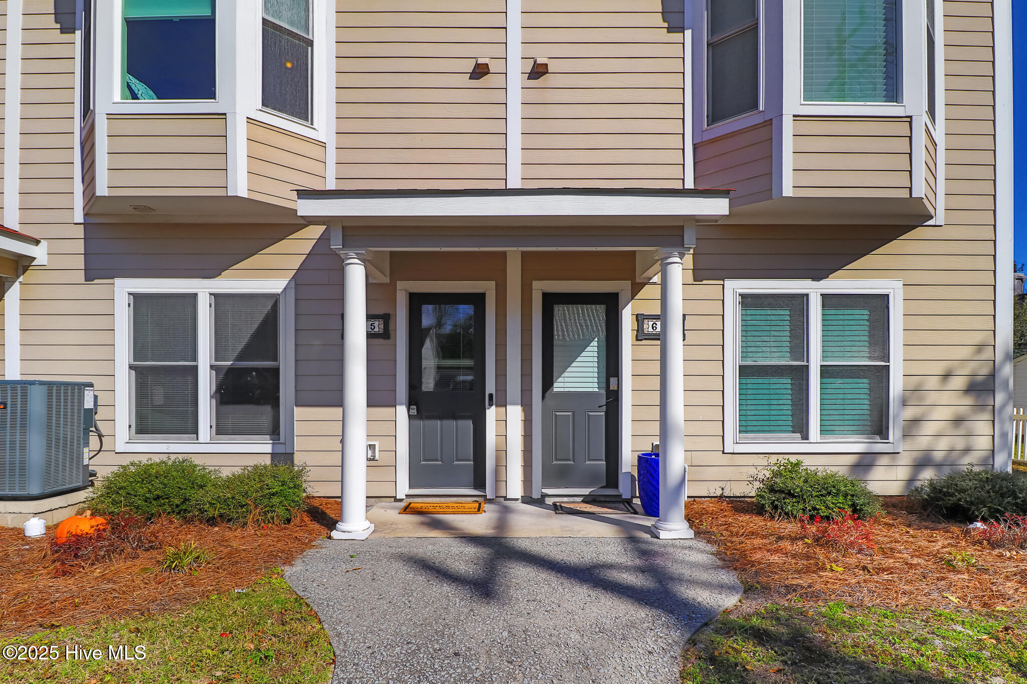 615 Broad Street, Unit B Beaufort, NC 28516 - Photo 26 of 29 Left side