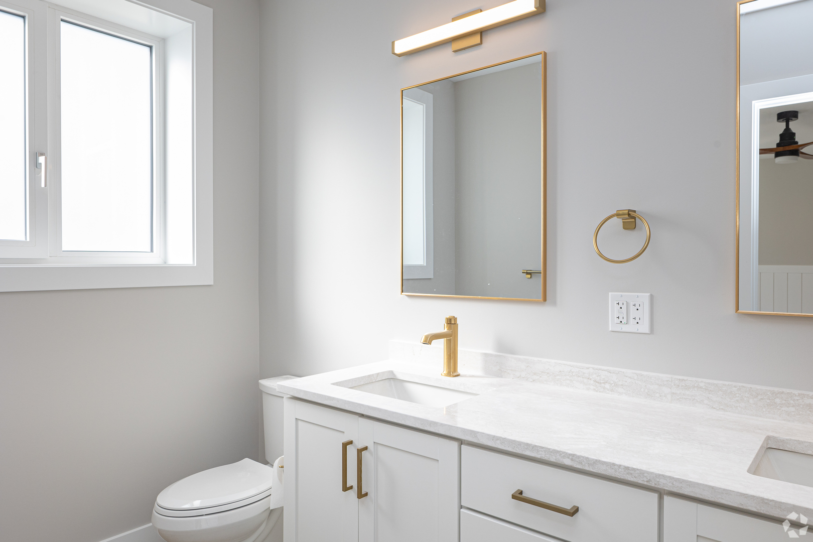 1647 West Irving Park Road, Unit 4E Chicago, IL 60613 - Photo 8 of 10