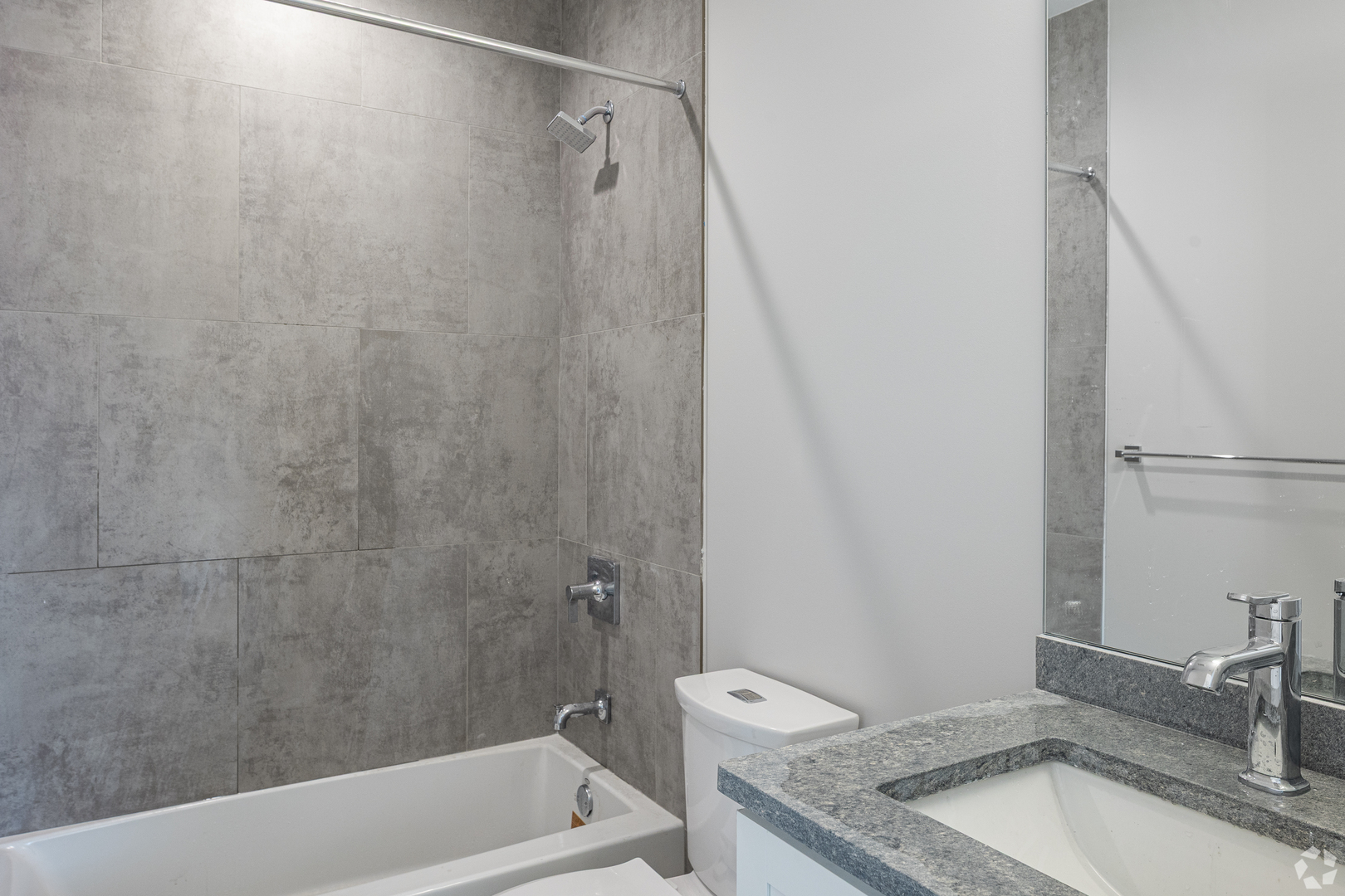 1647 West Irving Park Road, Unit 4E Chicago, IL 60613 - Photo 9 of 10