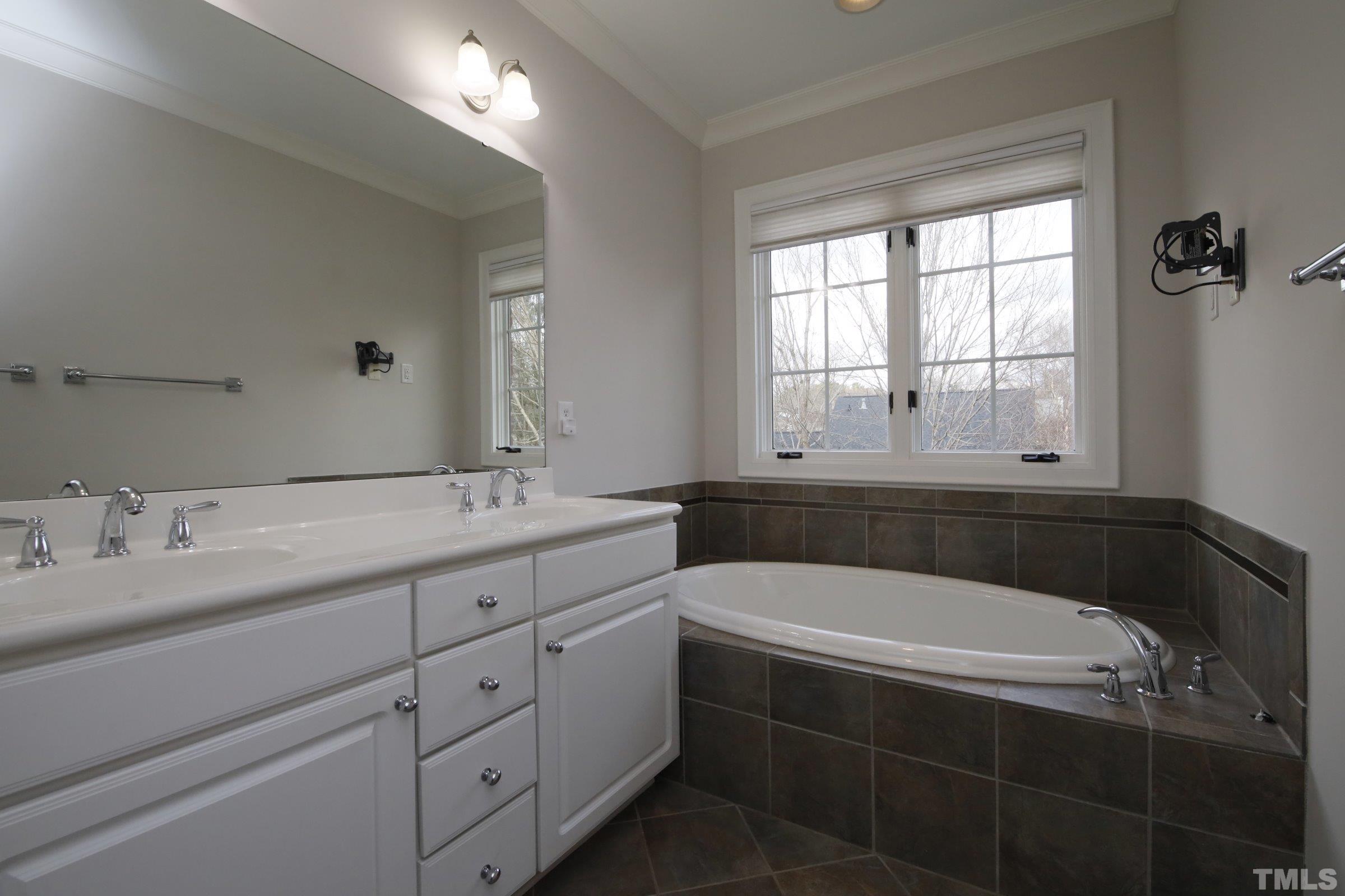 143 Cofield Circle Durham, NC 27707 - Photo 30 of 43 a bathroom with a tub a sink and mirror