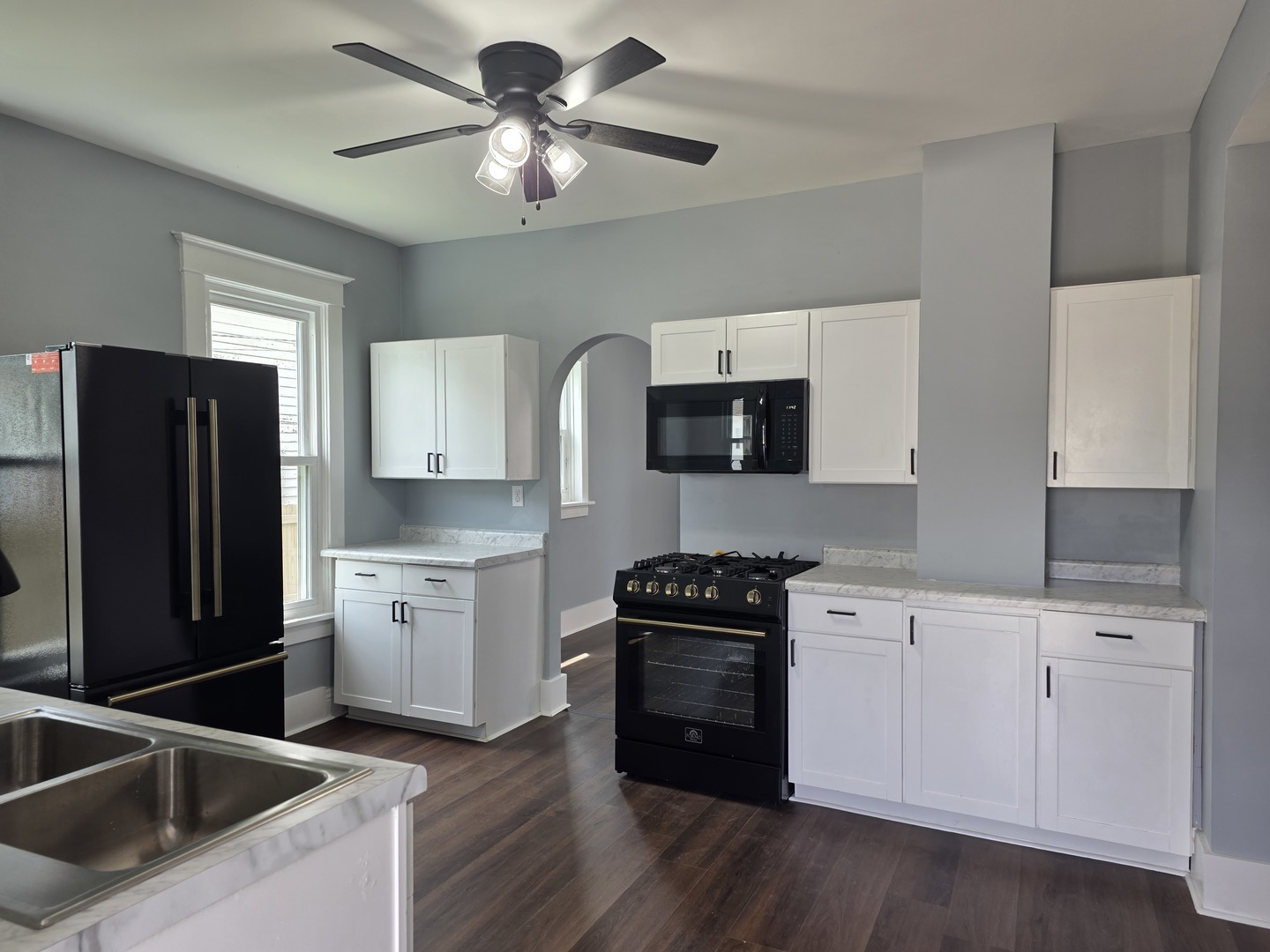 717 17th Avenue Moline, IL 61265 - Photo 8 of 31