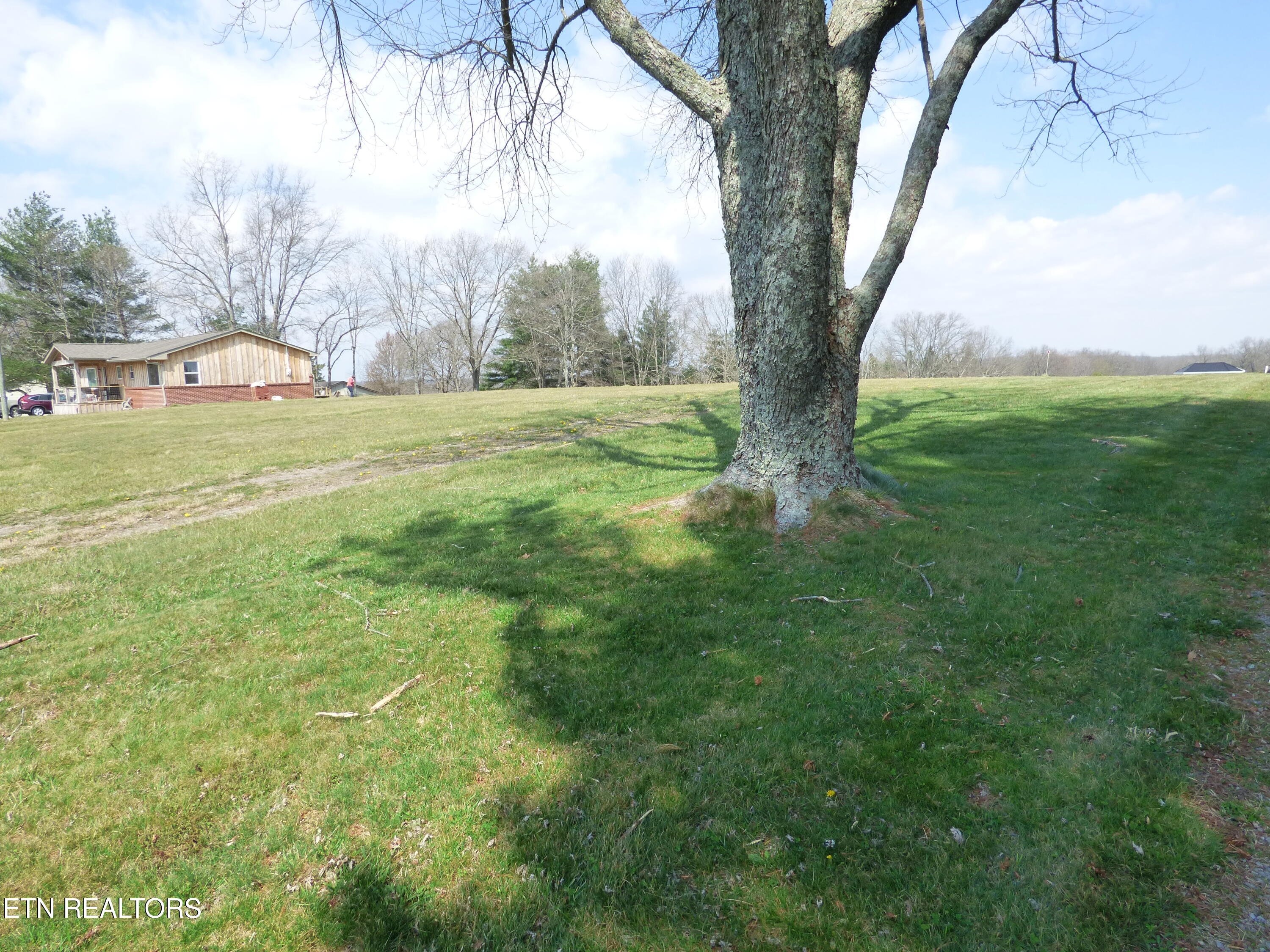 817 Hillendale Road Crossville, TN 38572 - Photo 2 of 56 P1080736