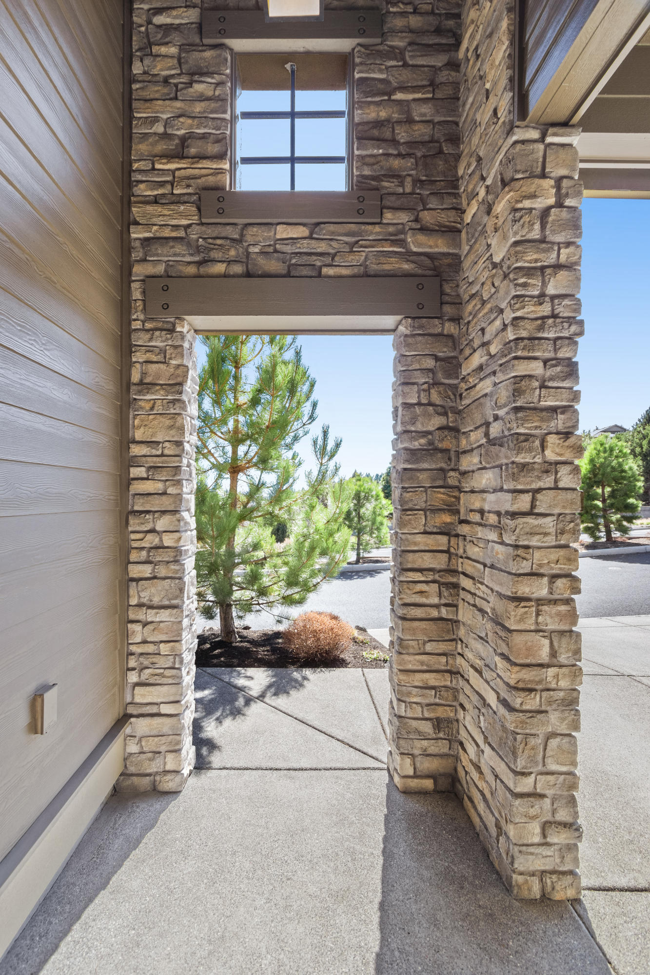 2608 Northwest Boulder Ridge Loop Bend, OR 97703 - Photo 25 of 26 19. Ext Entry