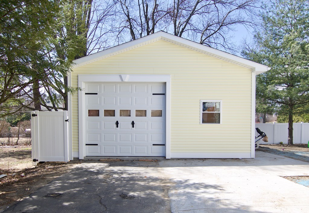 170 Mayflower Road Springfield, MA 01118 - Photo 4 of 30 a view of a house with a yard