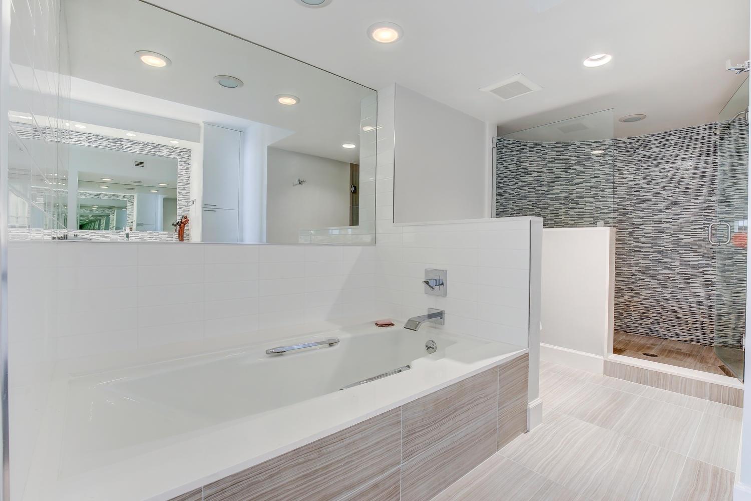 19900 South Beach Road, Unit 504 Jupiter, FL 33469 - Photo 22 of 39 Master Bathroom