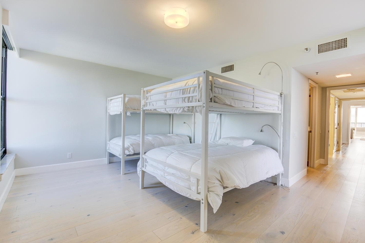 19900 South Beach Road, Unit 504 Jupiter, FL 33469 - Photo 26 of 39 Guest Bedroom