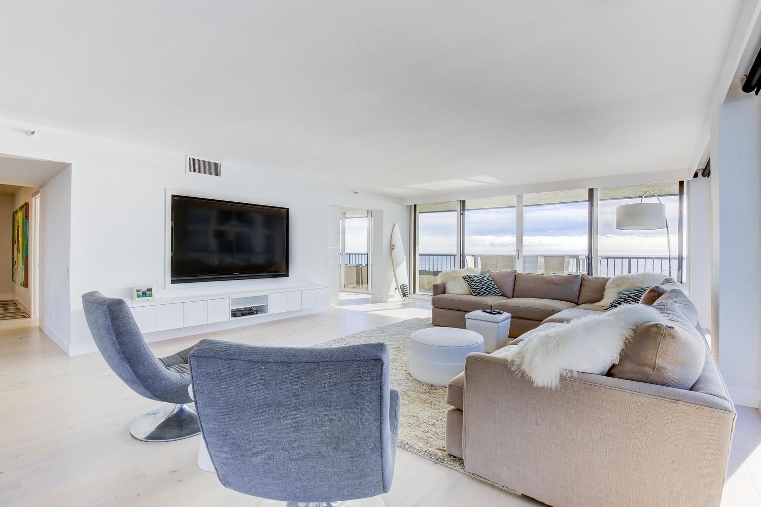 19900 South Beach Road, Unit 504 Jupiter, FL 33469 - Photo 9 of 39 Living Area