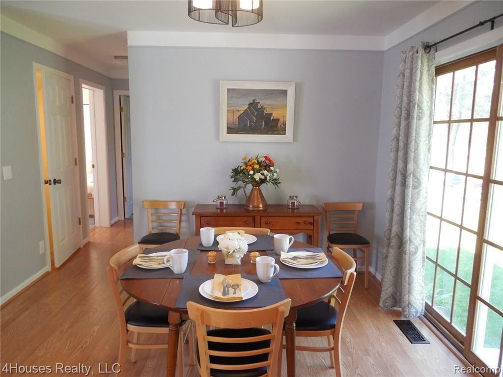 847 North Garner Road Milford, MI 48380 - Photo 18 of 40 Spacious Dining Room with views of back property