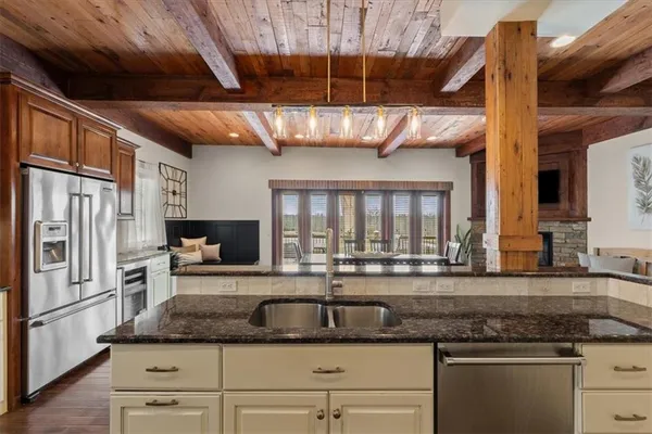 $1,750,000 | 2343 North 600 Road, Edgerton, KS 66021