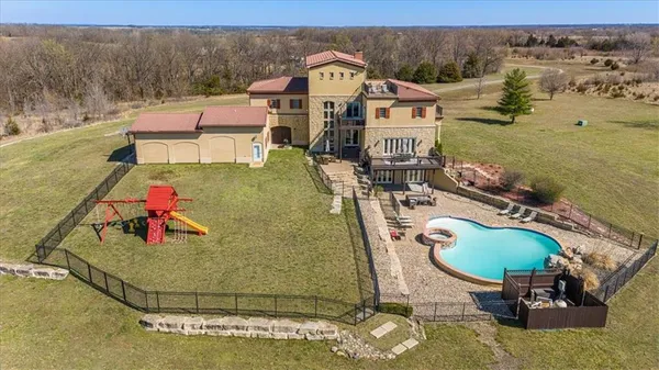 $1,750,000 | 2343 North 600 Road, Edgerton, KS 66021