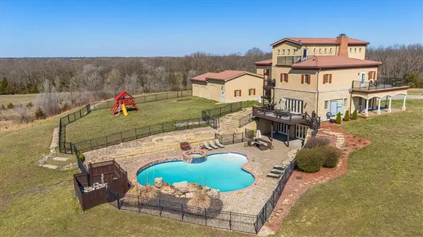$1,750,000 | 2343 North 600 Road, Edgerton, KS 66021