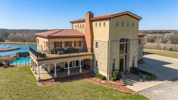 $1,750,000 | 2343 North 600 Road, Edgerton, KS 66021