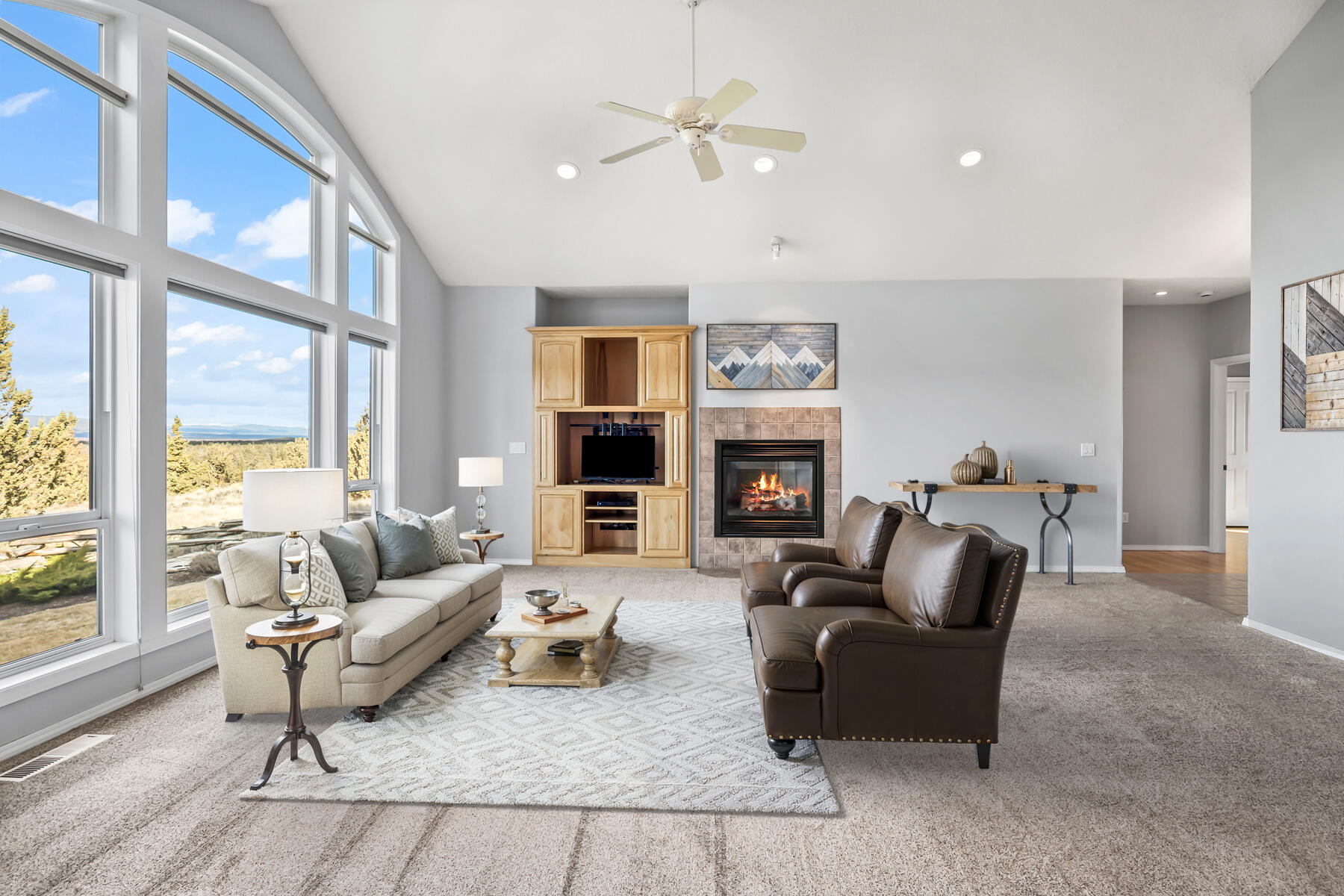 17040 Southwest Steelhead Road Terrebonne, OR 97760 - Photo 24 of 67 Living room 4