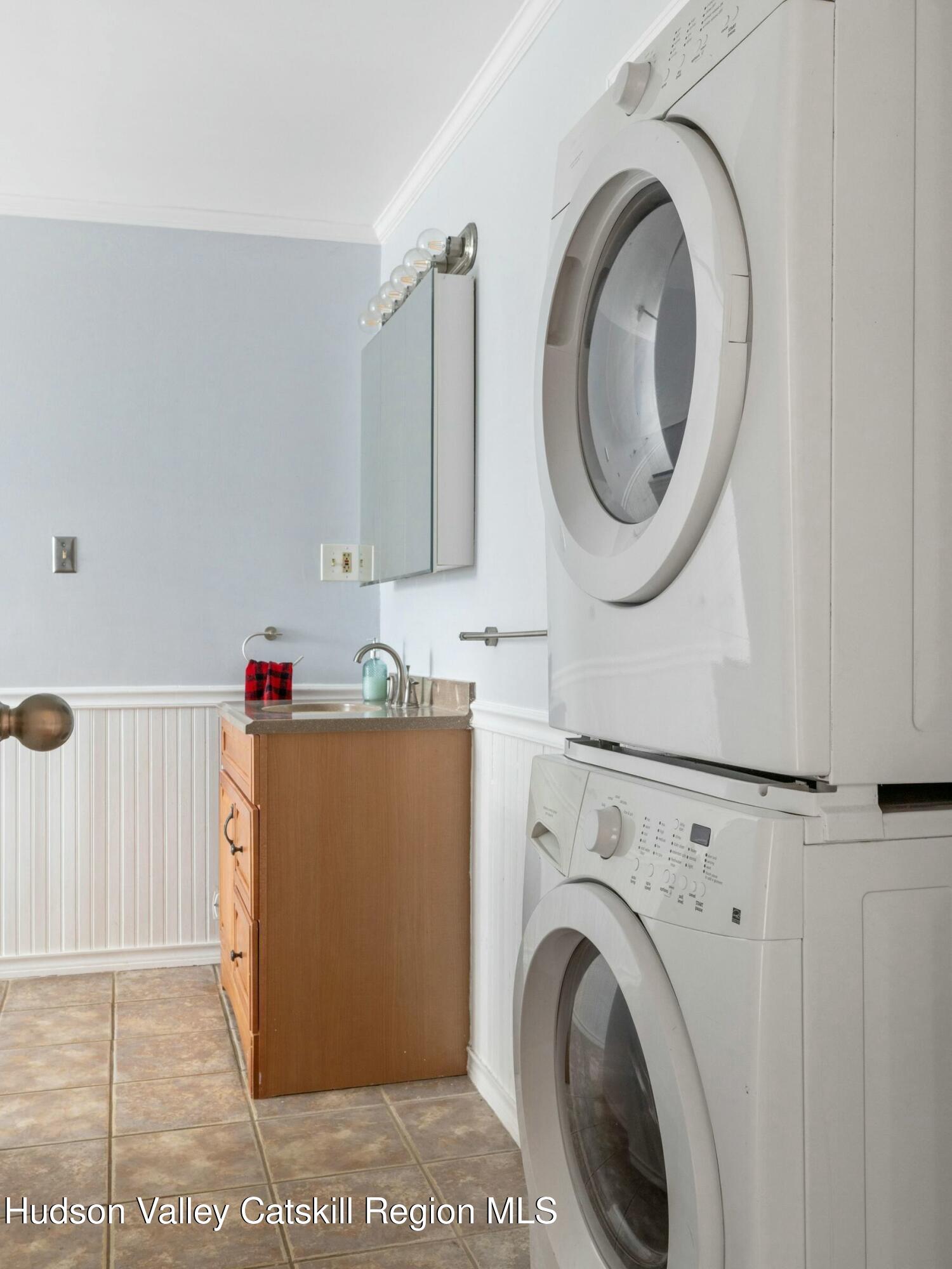 27 Brick Row Street Athens, NY 12015 - Photo 18 of 37 a utility room with dryer and washer
