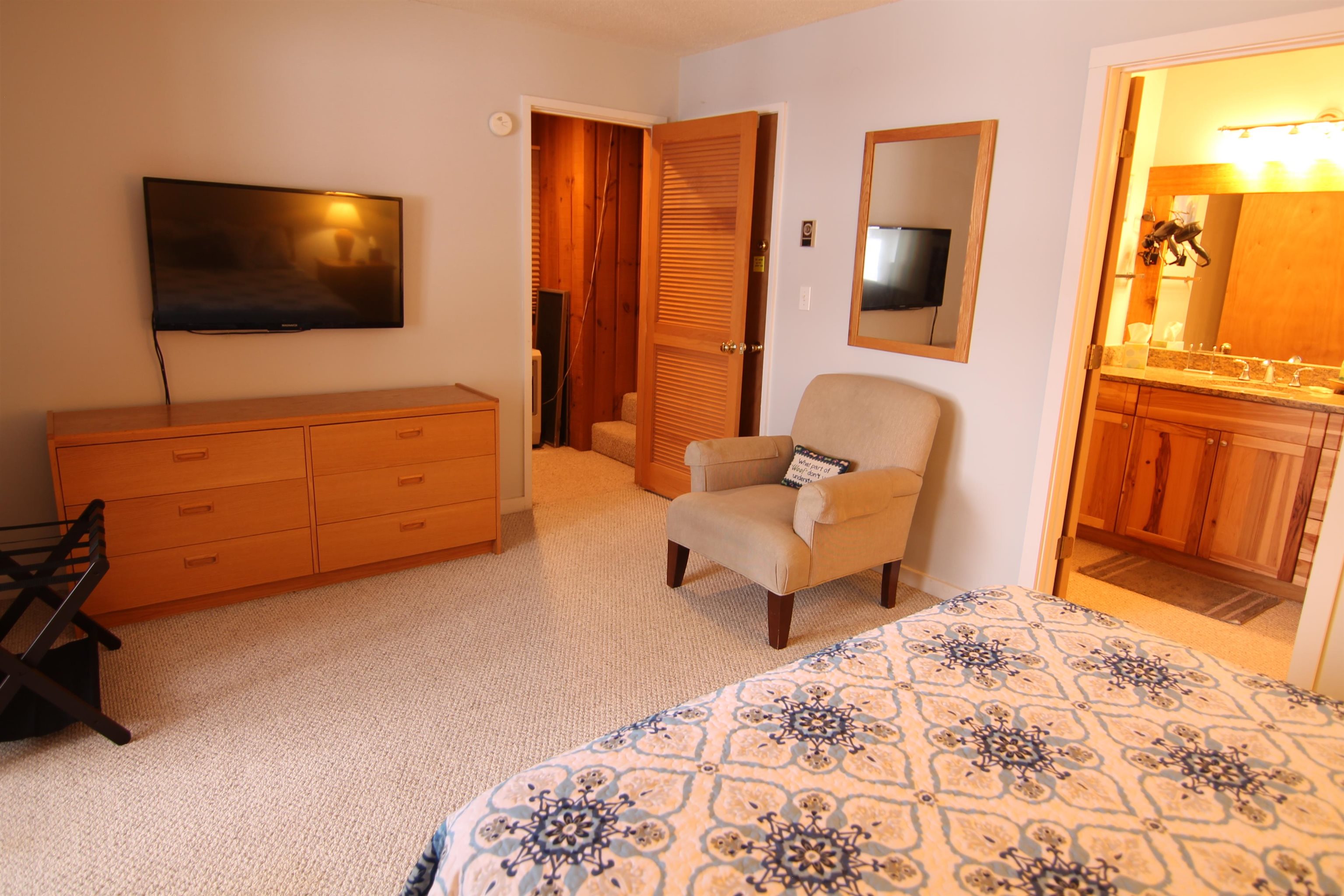 22 Beech Road, Unit 2 Lincoln, NH 03251 - Photo 3 of 27