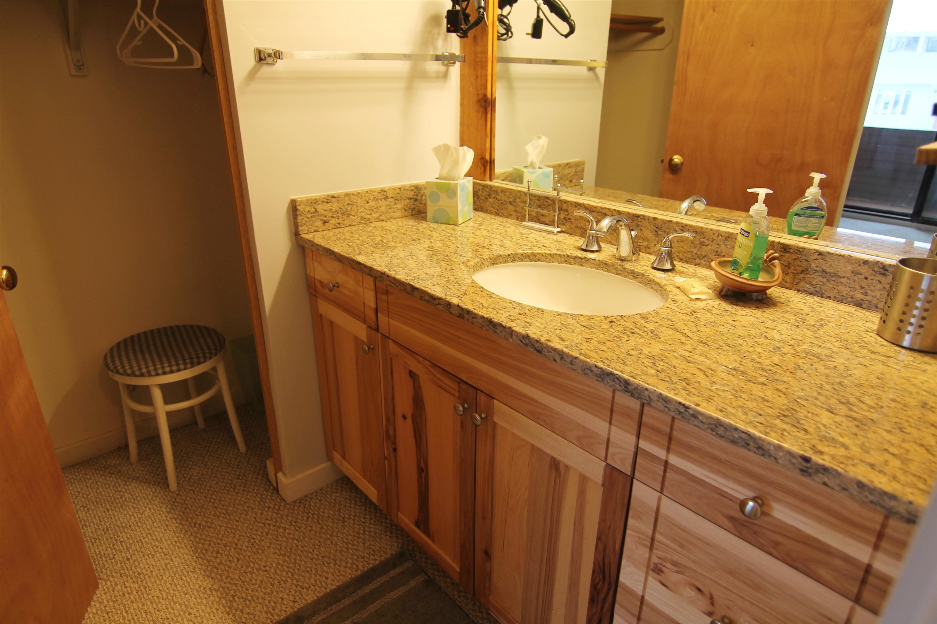 22 Beech Road, Unit 2 Lincoln, NH 03251 - Photo 4 of 27