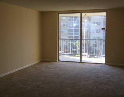6970 186th Street, Unit 3507 Hialeah, FL 33015 - Photo 2 of 7 Dining Room