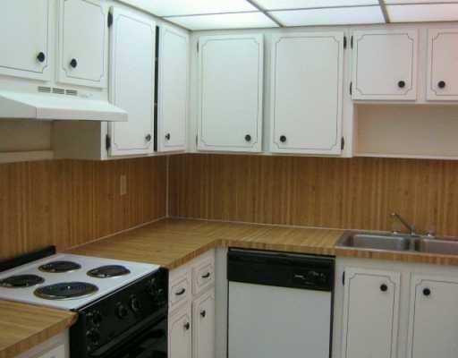 6970 186th Street, Unit 3507 Hialeah, FL 33015 - Photo 3 of 7 Kitchen