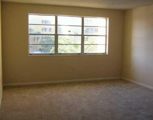 6970 186th Street, Unit 3507 Hialeah, FL 33015 - Photo 4 of 7 Bedroom Master