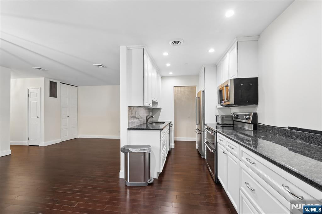 364 West Ridgewood Avenue, Unit 3 Ridgewood, NJ 07450 - Photo 10 of 29