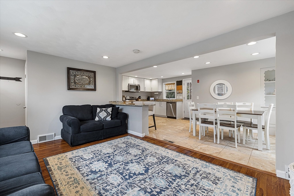 7 Venus Drive Shrewsbury, MA 01545 - Photo 11 of 27