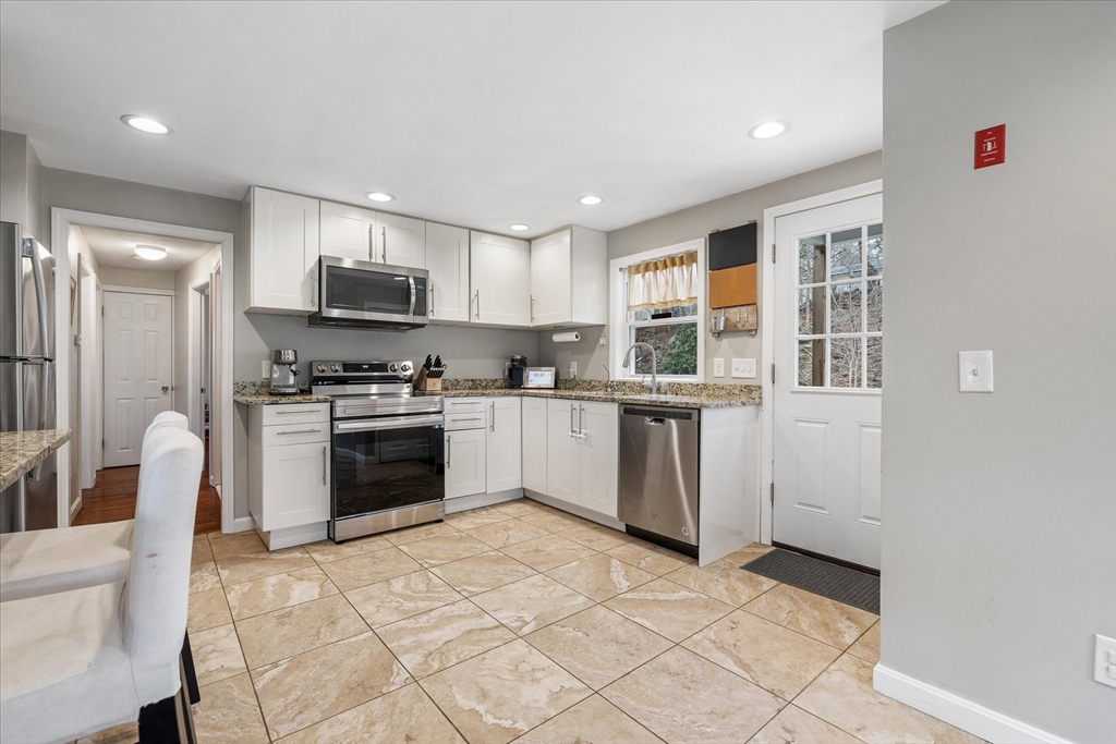 7 Venus Drive Shrewsbury, MA 01545 - Photo 12 of 27