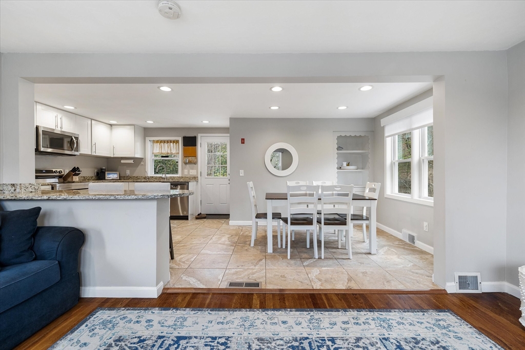 7 Venus Drive Shrewsbury, MA 01545 - Photo 9 of 27