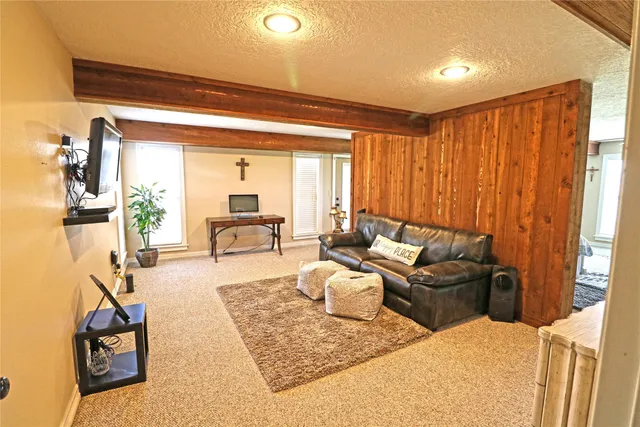 $1,850,000 | 205 Private Road 7770, Colmesneil, TX 75938