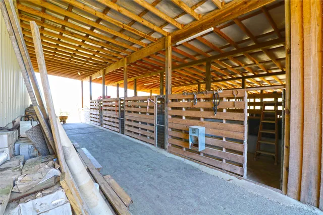 $1,850,000 | 205 Private Road 7770, Colmesneil, TX 75938