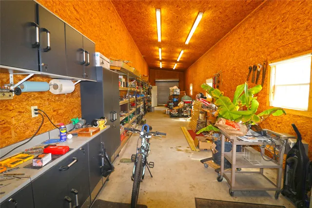 $1,850,000 | 205 Private Road 7770, Colmesneil, TX 75938