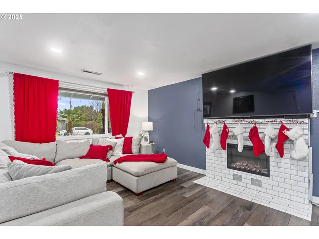 $599,999 | 301 Northeast 109th Street, Vancouver, WA 98685