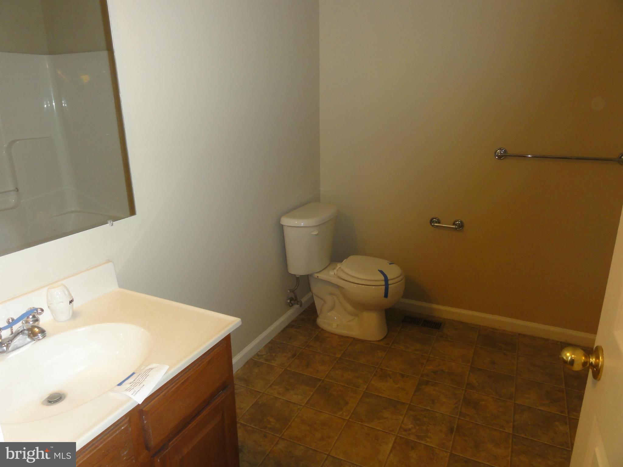784 Esteppe Road Front Royal, VA 22630 - Photo 17 of 30 Bath