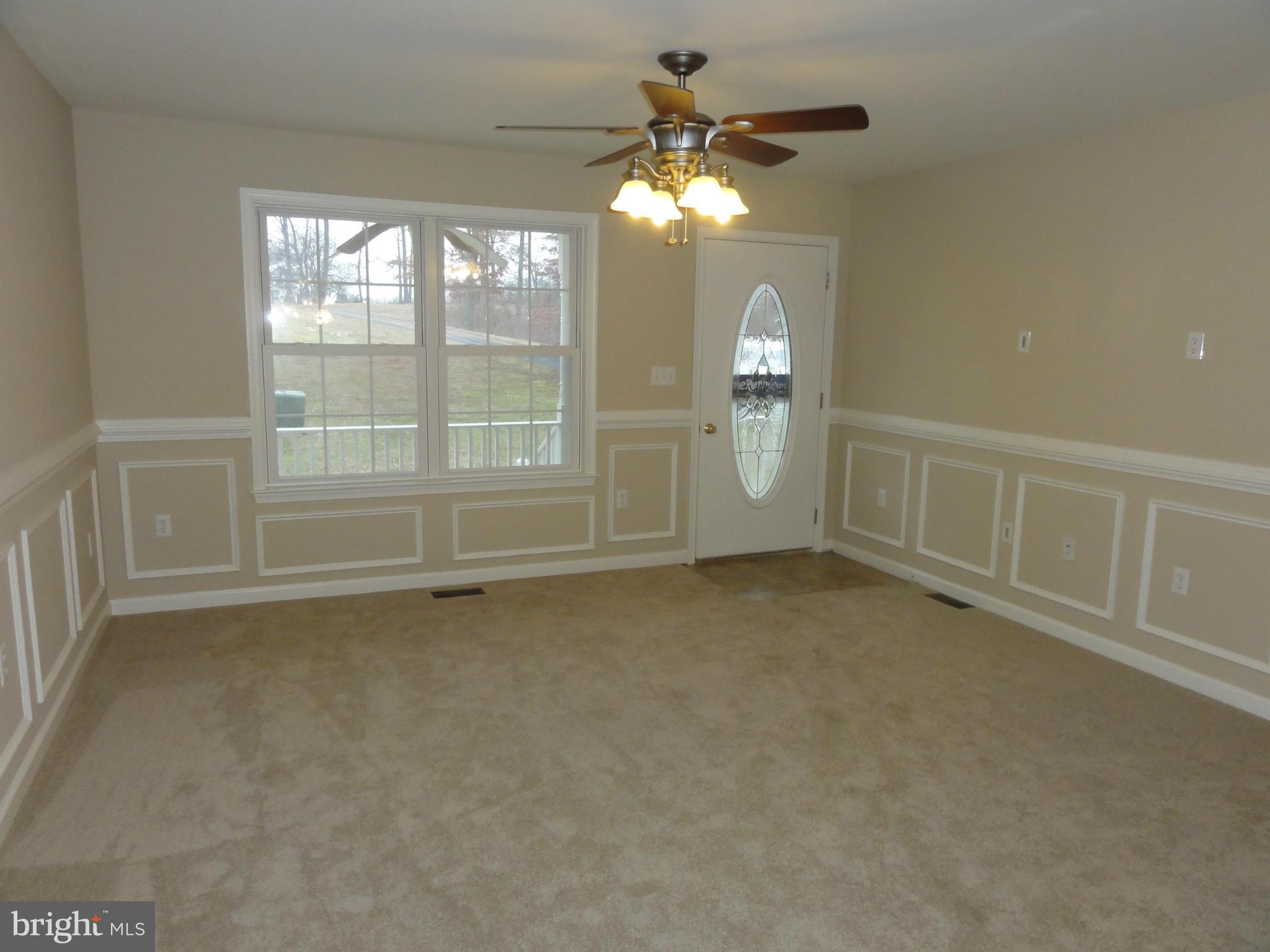 784 Esteppe Road Front Royal, VA 22630 - Photo 8 of 30 Living Room