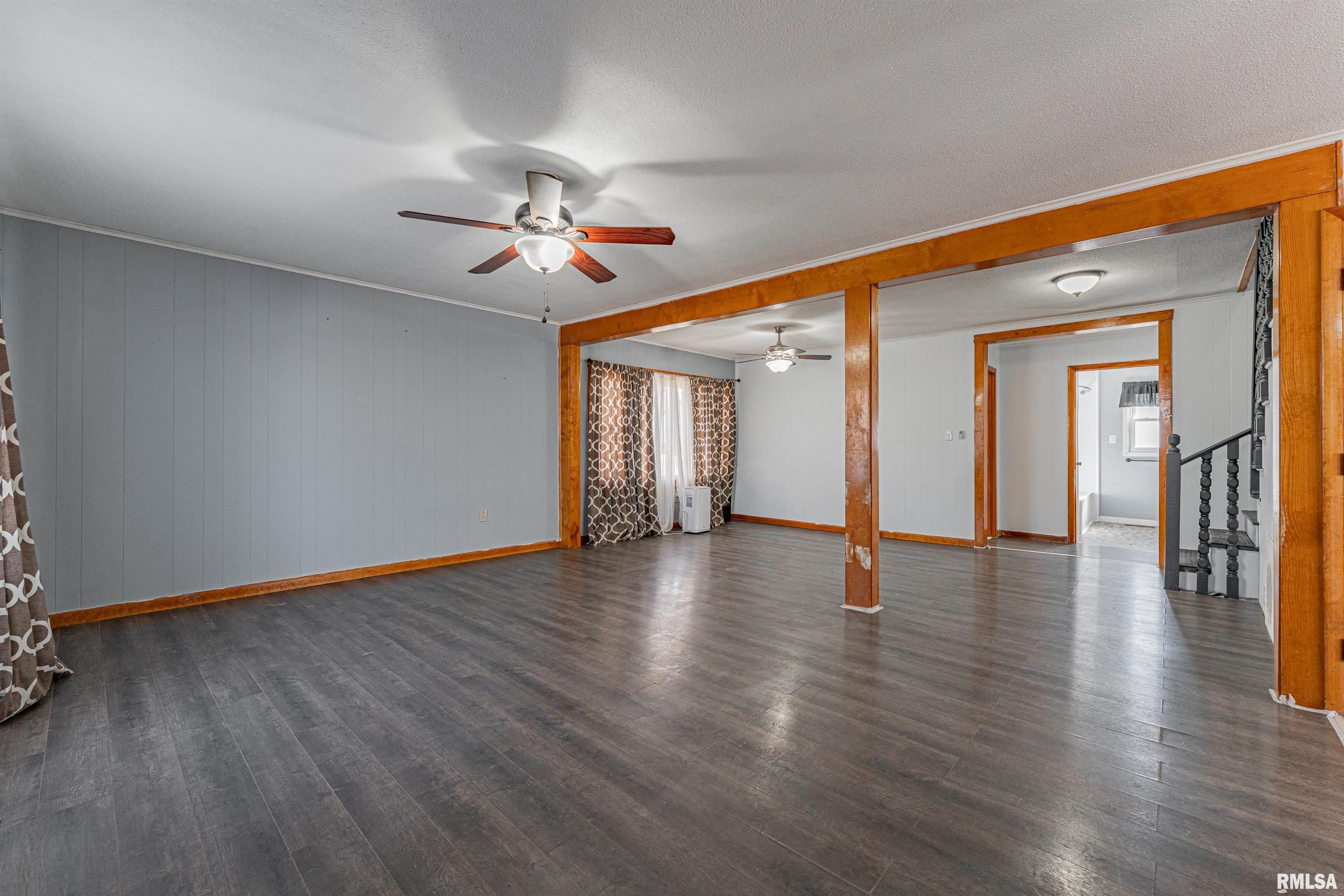 202 West Green Street Mount Pulaski, IL 62548 - Photo 4 of 28