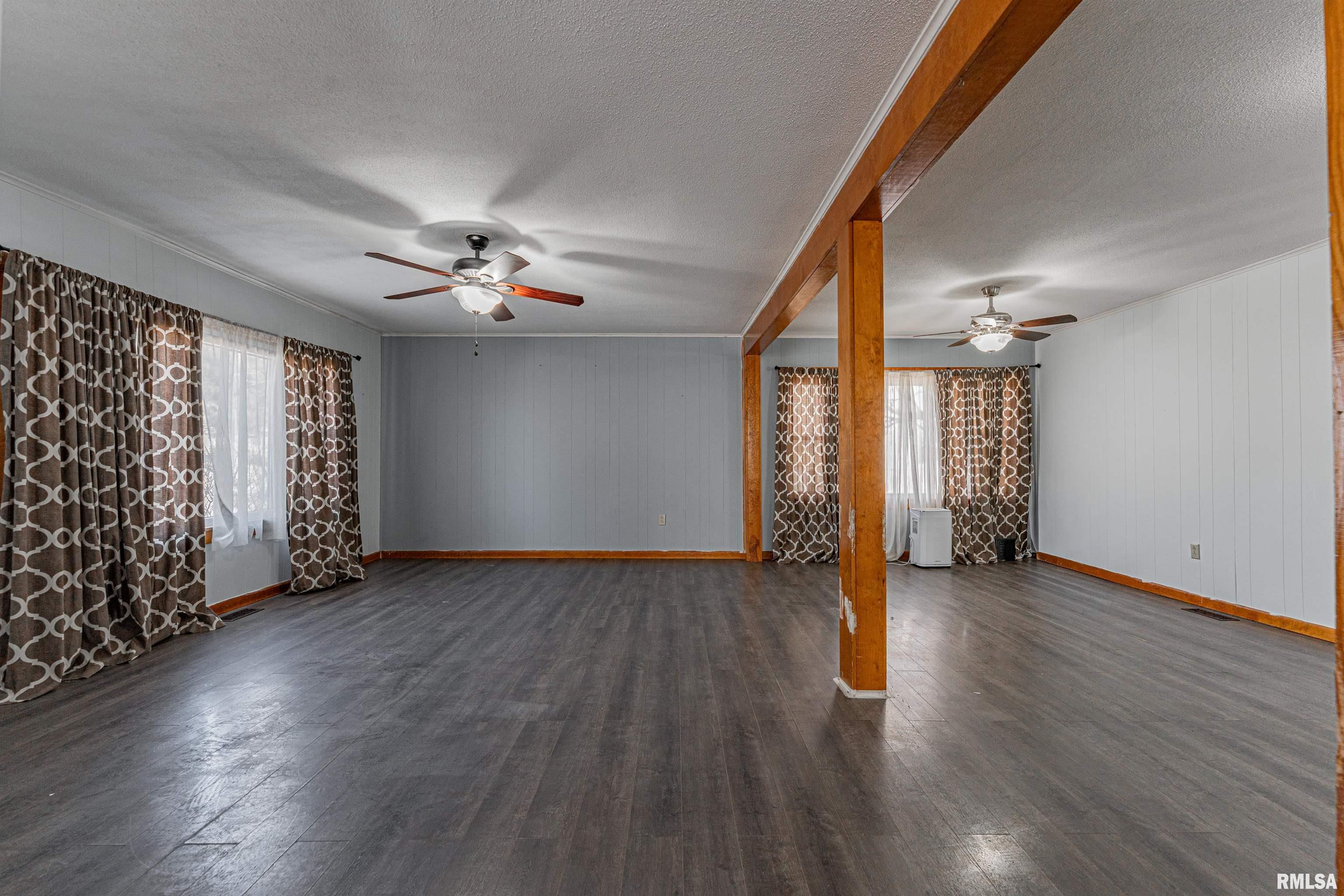 202 West Green Street Mount Pulaski, IL 62548 - Photo 5 of 28
