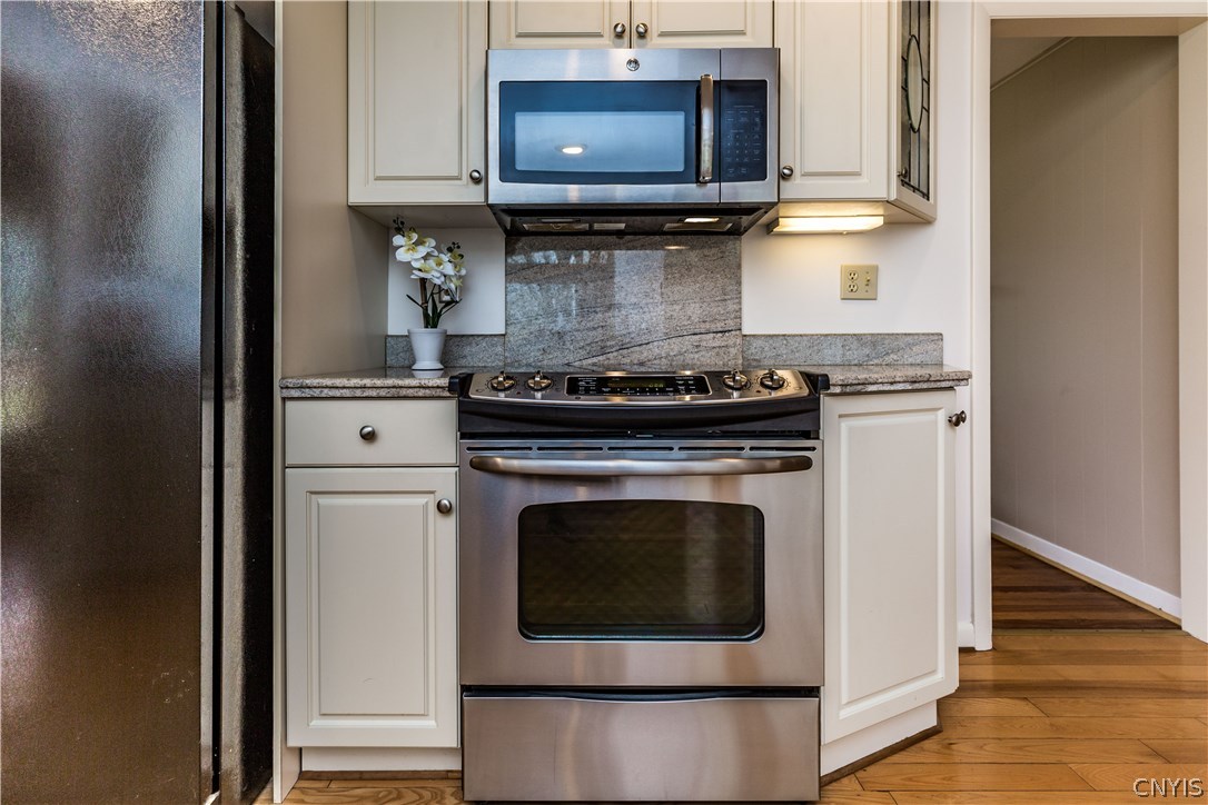 4546 Limestone Drive Manlius, NY 13104 - Photo 15 of 50 Attractive updated cabinets!