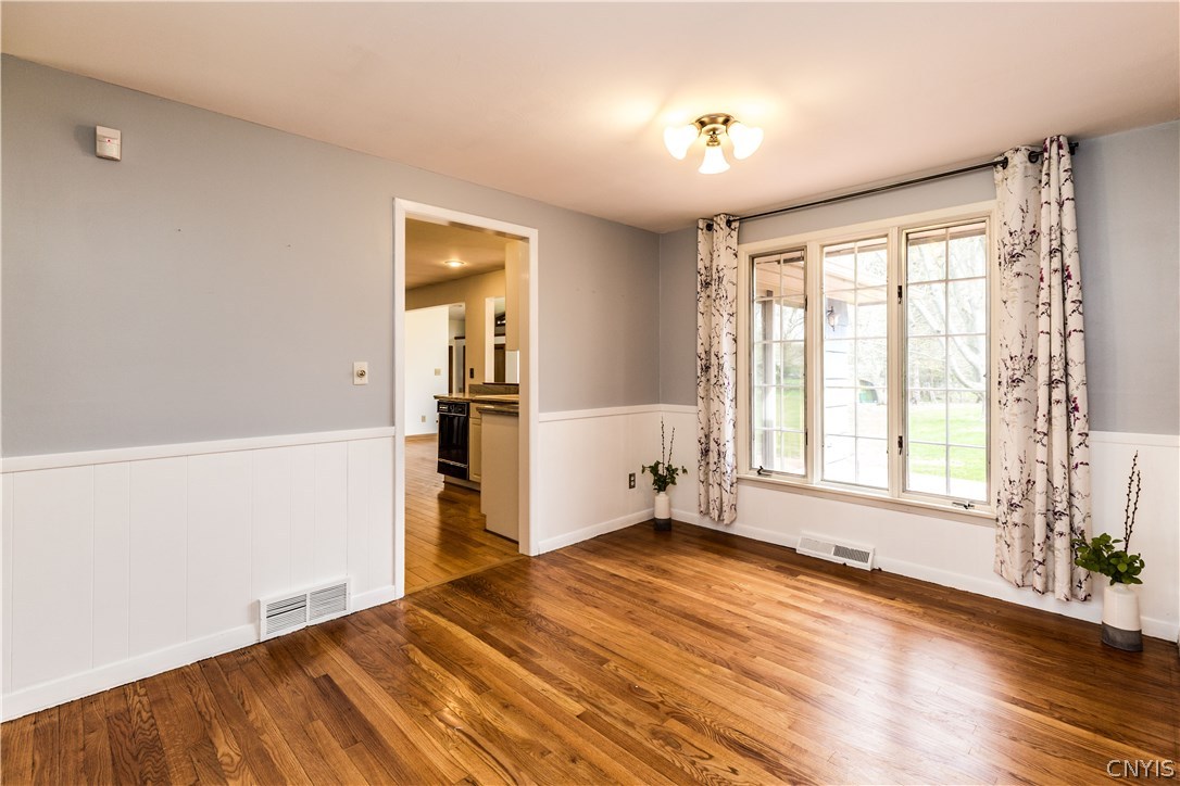 4546 Limestone Drive Manlius, NY 13104 - Photo 8 of 50 Quick access to the kitchen, convenient for entert