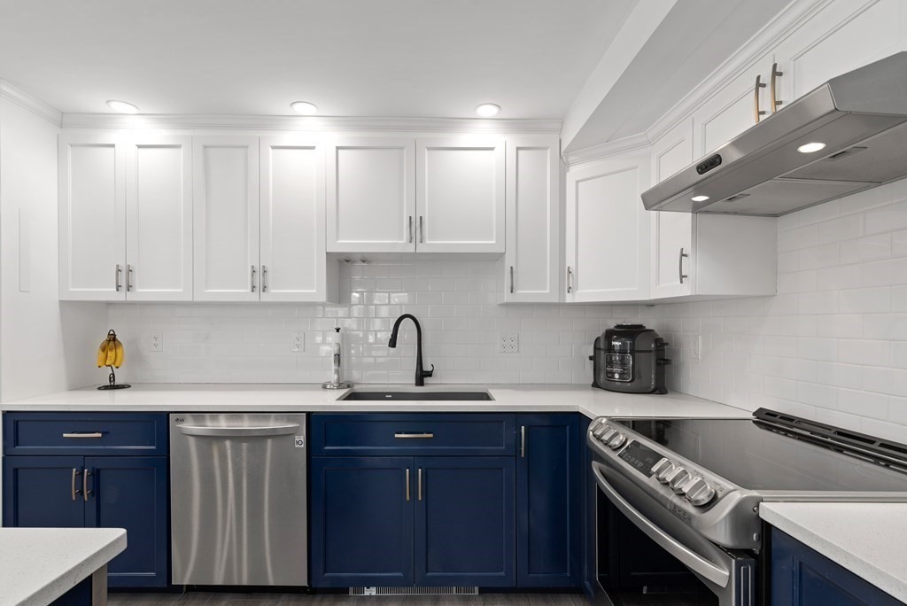 8 Lloyd Road North Reading, MA 01864 - Photo 14 of 42 Gallery Image 14