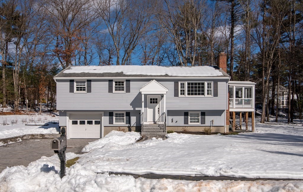 8 Lloyd Road North Reading, MA 01864 - Photo 3 of 42 Gallery Image 3