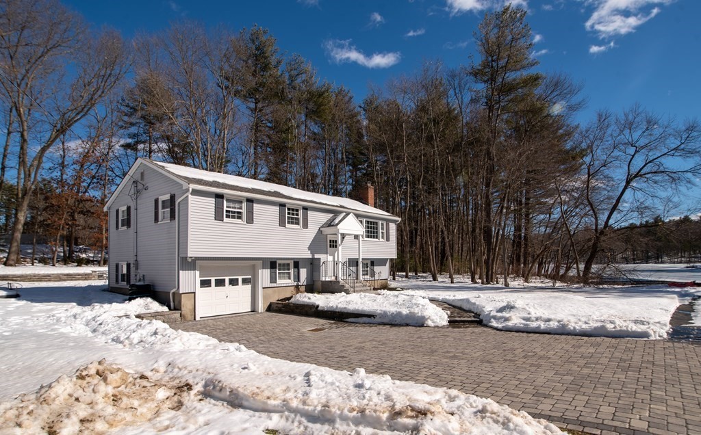 8 Lloyd Road North Reading, MA 01864 - Photo 4 of 42 Gallery Image 4