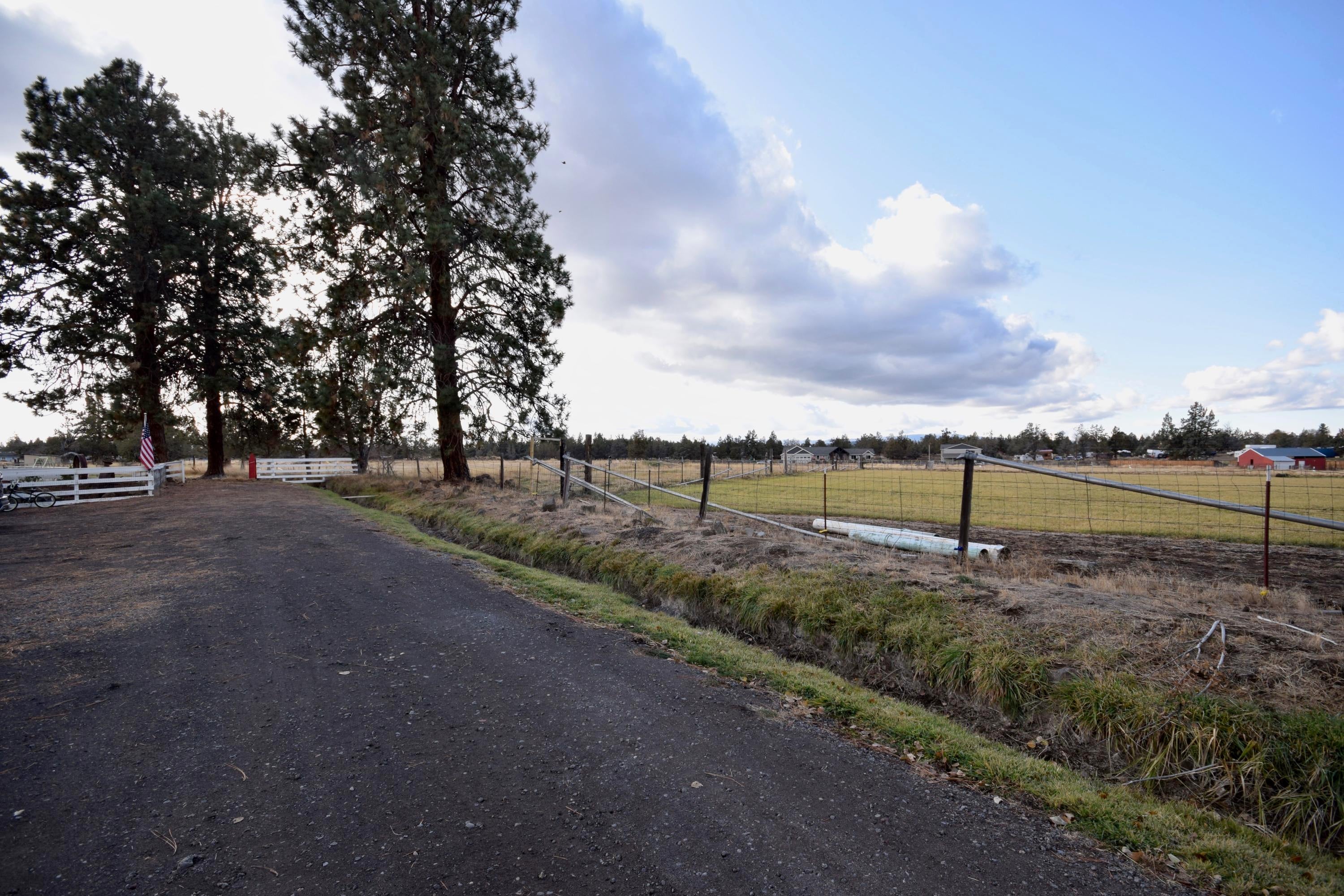 22169 Nelson Road Bend, OR 97701 - Photo 6 of 42 DSC_0035