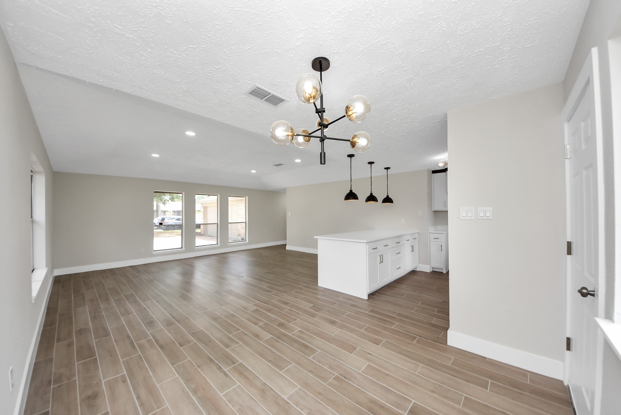 4619 Whispering Rock Lane Spring, TX 77388 - Photo 7 of 27 Gallery Image 7